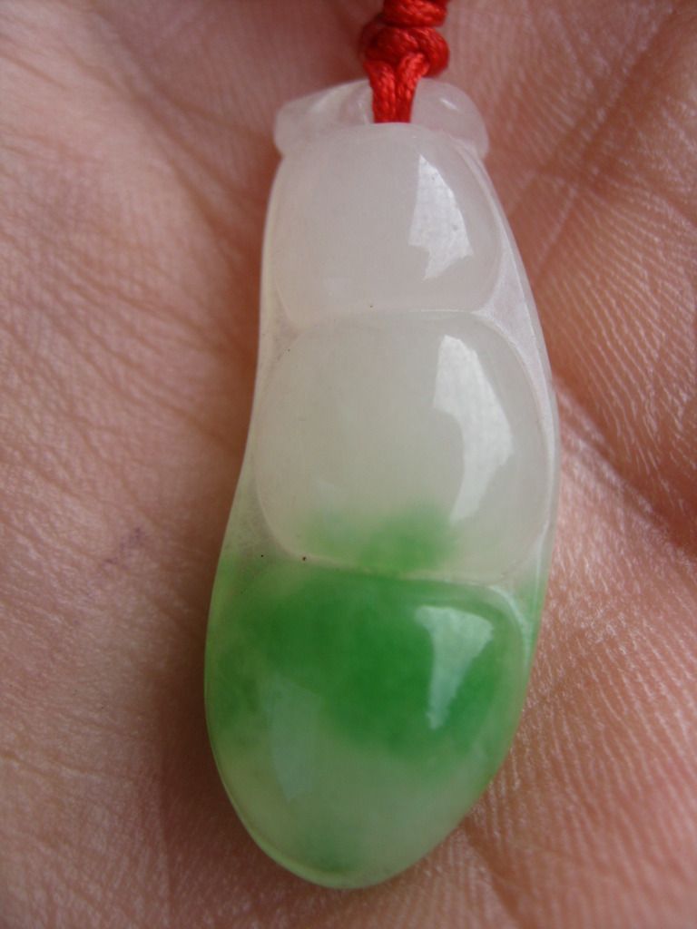 Kidney Bean Jade Pendant Antiques Board